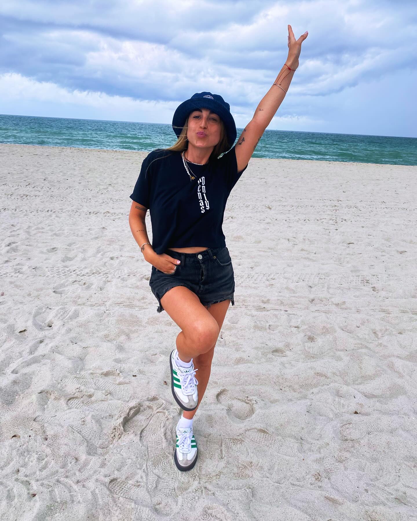 Black Crop Top Nena